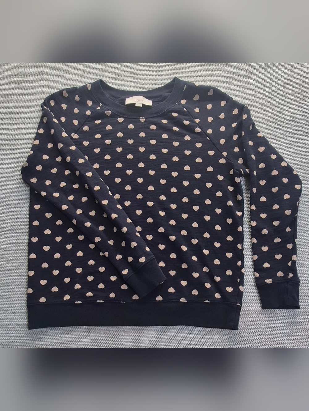 Women’s Loft Sweatshirt with Heart Shaped Pattern Size Medium